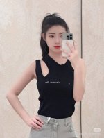 dio* 25Ss春夏新款 字母刺绣棉质罗纹假两件不对称背心。原版开发！高版出品！简约实穿又不失高级感的小背心 简直就是凹造型神器！假两件设计 个性十足！时髦又