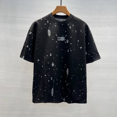 马J拉 2025夏季新款短袖 走秀款 今年最新最设计 非常洋气 独家定制原版纯棉面料 最新图案搭配破洞条纹设计 垂感超好不易褶皱 不起球 透气舒适 细节走线完美
