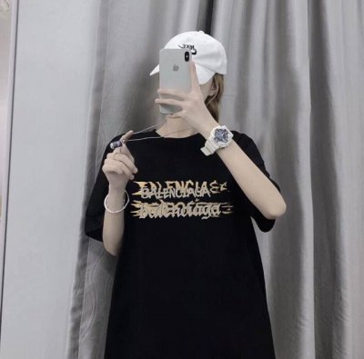 Balenciaga巴黎世家字母重影圆领短袖半袖T恤 面料采用260克纯棉双纱食毛面料 双线二本针压线 久洗不变形 原版定制三标 高端进口印花 随意水洗 情侣可