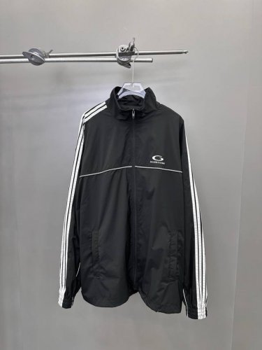 巴黎 ｜ 新款风衣夹克，成衣前后刺绣加五条侧杠工艺，男女同款，尺码Sml