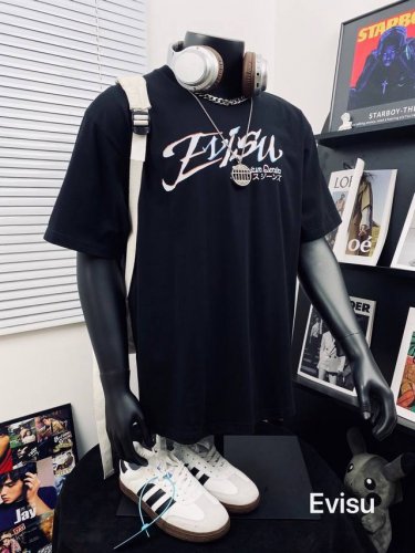 evisu 福神新品花商标图案男女休闲短袖T恤 不得不推荐一款非常受欢迎的硬货！夏季你需要这样一件超百搭的T恤官网发售 采用的技术是德国进口的数码印机 所以印花