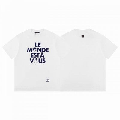 款F03 Lv 顶级高版本Lv 世界地球植绒印花短袖 平织纯棉优质棉面料，采用15S平织优质棉，280G；搭配32S双纱拉架螺纹，300G。 正面呈现标识植绒印