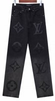 上新！路易威登Lv 24Fw顶级品质 ， 原版 品质，款号V011 采用Denim平织斜纹牛仔布，吸汗透气，穿着自在不紧绷，亲肤感拉满。梭织与水洗工艺结合，做旧