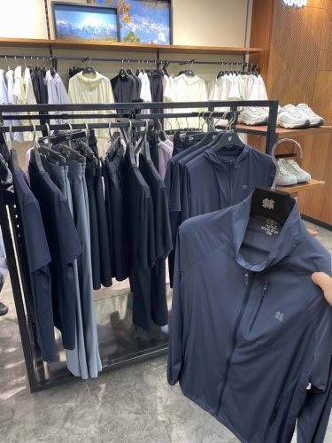 Kol 可隆25春夏新品！男士全天候户外运动出行旅游爬山冰丝凉感轻量化防晒衣皮肤衣！掌柜力荐！高品质冰丝防晒衣！手感细腻顺滑清爽透气！接触有一种凉凉的感觉！Up