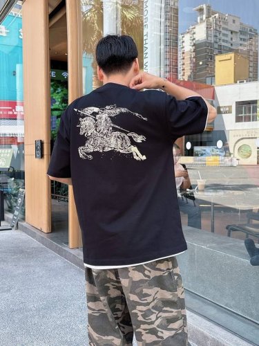bbr* 顶级货品2025春夏新款首发专柜最新款短袖圆领T恤 高端订制 设计前卫时尚！品牌Logo重工艺设计 高端定制260克面料.手感柔软.穿着舒适.专柜级别