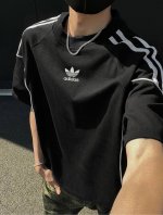 新款阿迪达斯Adidas 三叶草两条杠包条宽松百搭领口螺纹针织情侣同款宽松落肩短袖T恤 面料: 260G重磅纯棉新疆长绒棉 采用特定重磅32S精棉平纹针织面料，