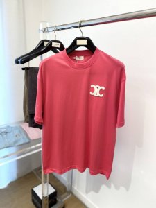 celine 赛琳 2025新品短袖T恤 帅气时尚 胸前精致刺绣字母Logo 简约百搭款 面料棉 不仅挺括 保持潮流的廓形 又穿着舒适 纱织更细腻 码数M-3X