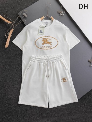 Burberry Bbr 巴宝莉 战马 微宽版型S-Xl bbr 25Ss专柜同步专柜上架 前幅口袋十字绣椭圆形刺绣 Logo 后开袋重工艺 男女同款 官网同步