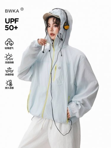 露露Lululemon 邂逅夏日轻盈守护，Lululemon 美式户外骑行防晒衣 骄阳似火的夏日，户外骑行的快乐怎能被紫外线阻挡？Lululemon 这款专为女