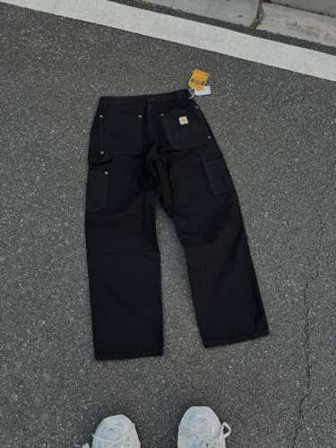 K022 Carhartt Wip卡哈伐木工日系工装风牛仔裤 定制原版Logo扣，Ykk拉链门襟，顺滑易拉！ 很多位置都有套结加固，车工扎实！ 整体剪裁采用了立