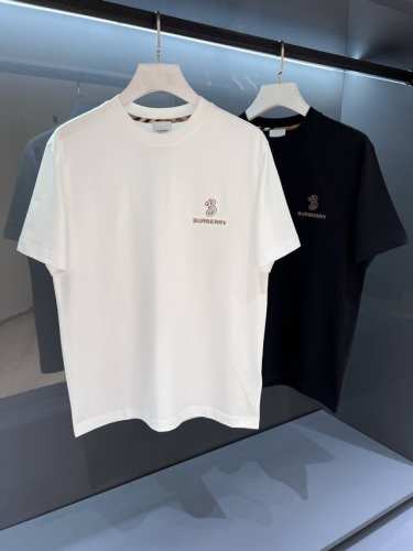 新品 蛇年限定 刺绣 来自老牌贸易渠道货品,工艺程度就能说明一切的与众不同. 2025Ssbur*Erry 男士圆领时尚标运动短袖T恤 独有的简约时尚感从不落单