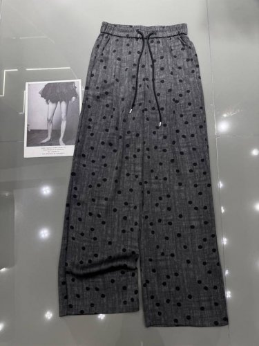 miumiu- 新款复古渐变波点阔腿裤 冰丝面料 垂坠质感超好 柔软舒适 经典元素 时尚气质 单色 Smlxl