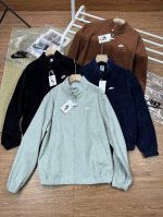 官网在售一比一复刻 Nike Sportswear Club 品牌Logo字母刺绣灯芯绒舒适休闲夹克外套 男女款 翡翠地平线 胸前经典Logo刺绣 ，定制面料柔