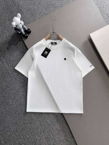 kolon Sport* 2025春夏款上新 原高版本 巴黎世家 面料采用270克高密度纯棉 不变形 不缩水 工艺介绍：双线走位 胸口精密万针刺绣+左袖精密刺绣