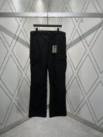 巴黎 25Ss新款Cargo黑色棉质宽松长裤，侧面设有2个腰带袢，可调节腰围，正面设有4个魔术贴开合贴袋，背面设有2个魔术贴翻盖口袋！ 码数：Xxs.Xs.S.
