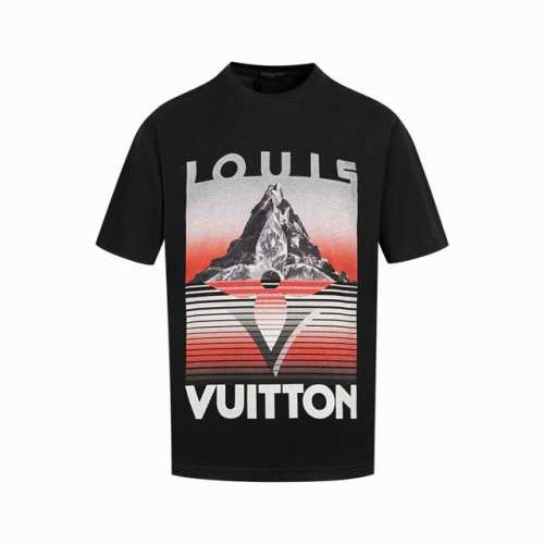 白底图 顶级版本 Louis Vuitton 路易威登 黄昏屋顶印花圆领短袖 T恤 三标齐全 采用高克重纯棉面料！ 数码直喷 手感非常舒服 Os落肩版型， 时尚
