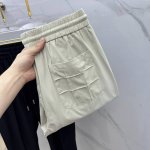 Miu*2025爆款春夏新品休闲裤，官网同步发售，裤身极简工艺设计，进口客供辅料、面料定制，侧位刺绣Logo设计工艺，代工厂p出品免检！每个细节做到极致，原版五