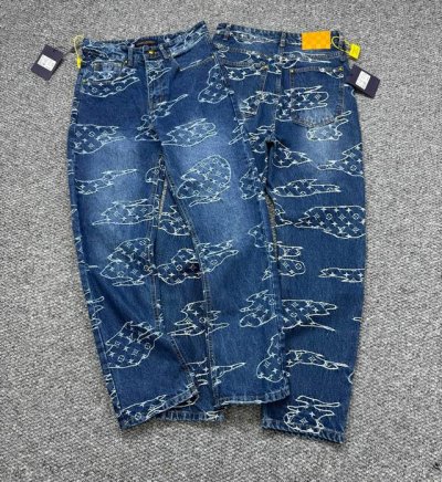 款号：H805 外套款号：H806 Louis Vuitton X pharrell *Nigo 联名 路易威登牛仔套装 提花纹路 珠光纽扣和口袋铆钉，廓形流露