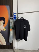 克罗心2025夏季新品短袖T恤 一比一原版刺绣印花.三标齐 简约百搭款 纯棉面料.穿着透气舒适 黑白两色 微阔版型.男女同款 码数 M-Xxl M码可以穿到14