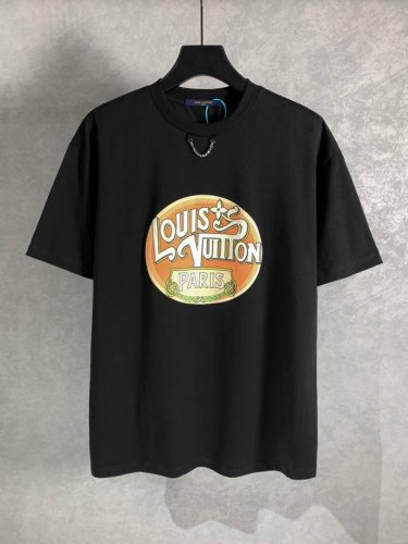 高品质 Louis Vuitton 路易威登 链条标识图案印花圆领短袖T恤 三标齐全 采用冰丝索罗娜面料！前幅发泡工艺 手感非常舒服 Os落肩版型，时尚又个性，