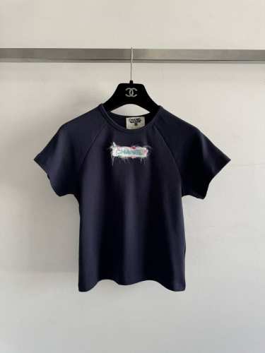 p260 Chane* 25Ss新款小香短款T桖 胸前Logo纯手工串珠流苏工艺精致设计感，小小件穿出辣妹感，小巧减龄，什么场合都可以穿 非常名媛的气质款 简洁