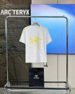 120包邮 高品质、雪梨纸精包装 arc’Teryx始祖鸟25Ss早夏新款 字母植绒短袖 轻奢主义 男女日常通勤穿搭必备单品 正确版本 欢迎对比 详细特征 ·