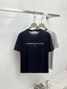 2025Ss夏季最新品，专柜同步有售，原单狠货，时尚休闲圆领短袖T恤，上身舒适！吸睛而有亮点，采用进口原版面料，顶级工艺字母图案Logo，简单而不失时尚，上身时