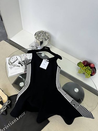 25Ss 迪奥最新上映 赫本风背心收腰裙 一比一原版复刻1 Size S M L