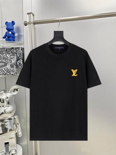 Lv路易威登25Ss新款短袖 最高版本重工艺印花经典Logo图案 高标准定制 上身非常有型 客供进口高档280克纯棉面料质感非常细腻 细节工艺精湛考究 塑造性极