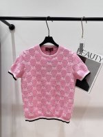 Gucc* 2025夏季新款圆领上衣，绝美樱花粉，恰到好处的配色真的很让人稀罕，上身贼好看Sml