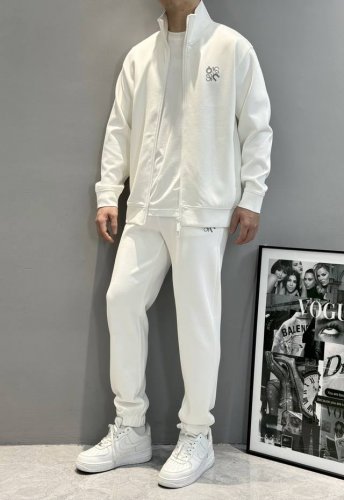 上衣 裤子 Loew*罗意威2025S新款休闲天丝套装！可分开购买.专柜同步！细节精致高级，品牌Logo图形高级感满满。衣身胸口及裤子兜口下方精致图形时尚潮流.