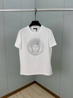 Versace 25春夏新品水晶Medusa短袖T恤，正面饰有水晶缀饰的Medusa图案，采用定制80支双股丝光棉面料；黑色 白色 海蓝 S～Xxxl 黑白可定