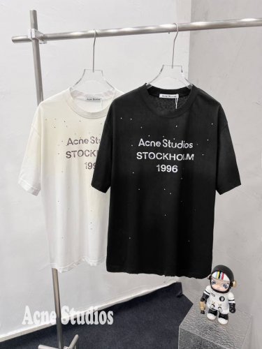 款F36 Ance acne限定烫钻脏洗做旧短袖 定织230G竹节棉 成衣水洗 质感柔软透气 做脏做旧效果从上到下呈渐变 整件衣服烫钻工艺 下摆袖口领口均做了破