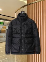 p810 Lv 2025Ss冬季新品,一衣两种穿法时尚顶级羽绒服 填充进口羽绒朵，100%市面最高品质，进口面料，里布最高标准，绝不跑绒，辅料五金全部原厂定做，
