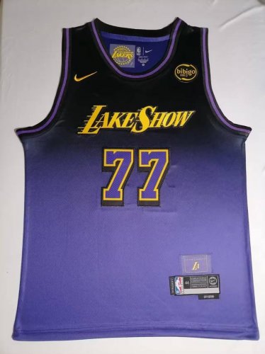 款号:S63 顶级刺绣版本 Nba湖人队25赛季77号.东契奇城市版球衣 Sw球迷版 官网同步上新 新款选定各路大神上身同款 刺绣背心 字母和英文采用高品质密锈