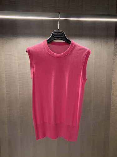 酒店灯光有色差！实物是绿色！25春夏新品两色可选背心开衫两个颜色都非常鲜亮漂亮！全真丝纱线背心 开衫