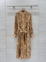 原单品质，独家首发！Lp 老钱风穿搭，Leia系列女士收褶长款连衣裙！将羊毛做成真丝手感，只此Lp独家！认准我家高端品质，Yb定制面料超高级以浅饼干色为主，搭配