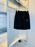 官网原单货 可穿200斤普拉达Prada 简约时尚 2025夏款夏季休闲裤短裤五分裤身穿着非常舒适 低调不失奢华 穿出去非常有档次,裤型款式和裁剪亦无需多言 上