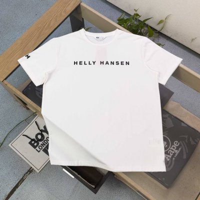 上新 款号：Zz25637 2025新款Helly Hansen海丽汉森Hh硅胶字母Logo休闲情侣速干短袖T恤，以纯净之色诠释现代运动美学。胸前醒目品牌标识，