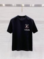 lv 2025早春新款男女同款短袖T恤，！定制专属纯棉面料，定制原版工艺螺纹，胸前重工字母Logo工艺设计！简约大方，从容百搭，档次极高，完美融入时尚还有风情感