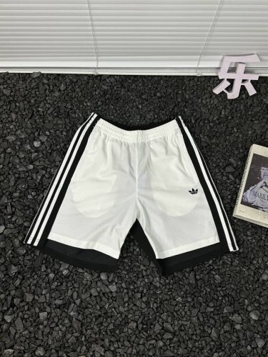 阿迪达斯Adidas经典三叶草刺绣Logo新款25Ss纯色时尚百搭户外运动吸汗透气短裤休闲裤 想要一键解锁复古与潮流兼具的穿搭？阿迪达斯2025春夏新款三叶草刺