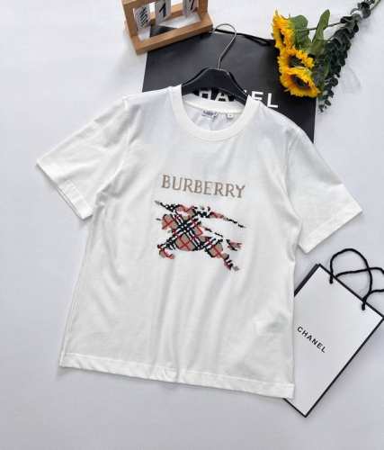 Burberry 25Ss春夏新款 骑士战马刺绣圆领短袖T恤丨独家Yb开发！最高版出品！个性独特又潮又酷对于T恤真的毫无抵抗力！百搭又舒适 谁能拒绝呢！经典的圆