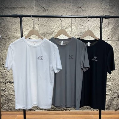 Arc'teryx 始祖鸟 基础字母Logo高弹冰丝速干短袖T恤 精选高弹速干面料，触感丝滑细腻，兼具透气性与快干特性，让肌肤时刻保持清爽，告别闷热不适。面料富