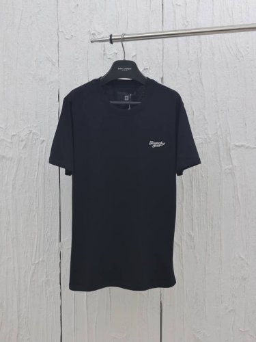 Givench* 纪梵希 25Ss春夏款1952标志刺绣短袖 面料:采用50支双股活性黑170克索罗纳罗纹280克 手感柔软 舒适亲肤胸前展示1952标志刺绣