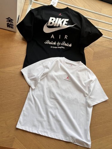 供 Jordan X Nigel Sylvester 联名款 Ss25 印花短袖T恤男女同款 美版宽松版型 S~Xl 黑色 白色 高克重双纱面料，亲肤舒适，垂坠