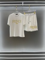 fendi 芬迪 高端定制 2025春夏新款首发专柜最新款短袖短裤休闲套装 高端订制 设计前卫时尚！品牌Logo重工艺设计 高端定制纯棉面料.手感柔软.穿着舒适