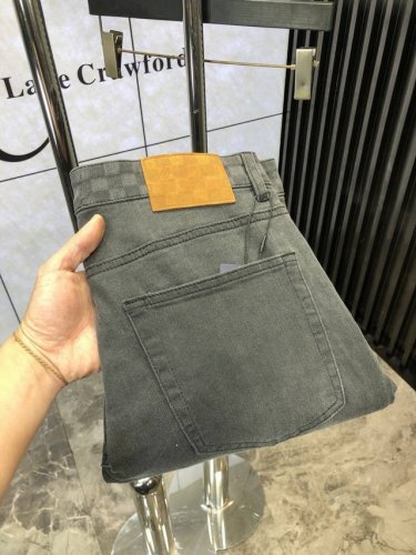 lv。高端定制、25Ss早春最新款原牛仔裤 柜台同步发售 原版定制复刻 客供五金辅料 原单品质 6进口牛仔面料重工洗水 做工走线精细 上身绝佳！优选单品Fsiz