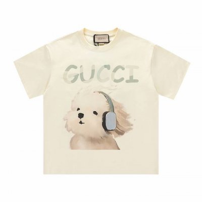 款号 361 gucci新品 无感印花 高克重短袖 选用客供定制针织100%纯棉面打造,面料手感细腻 厚实有质感的纯棉布 高密度的机织工艺 如棉絮般柔紧致舒适
