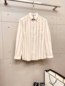 爱马仕 25Ss新款长袖衬衫，整体轻奢高级，细节完美如斯，印证了原厂的匠心工艺，客供甄选土耳其高支白金级面料，舒适度不言而喻，品相极为优等，版型线条流畅完美，作