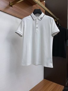 迪奥 2025新款男士翻领polot恤衫短袖 进口面料呈现 轻盈柔软的面料经过成衣染色 营造出优雅纹理 原版定制 进口纱线色染 定制罗纹领口 定制罗纹 经典让衣